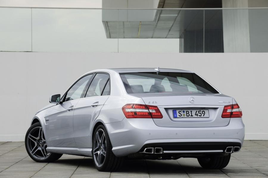  Mercedes-Benz E63 AMG 2010 года  (фото 19 из 57)